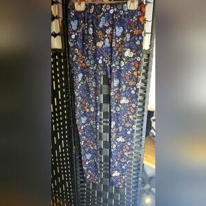 Navy floral pattern leggings